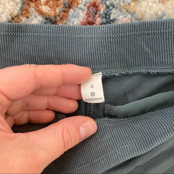 Every moment pants Lululemon sea steel 4! - Picture 8 of 8